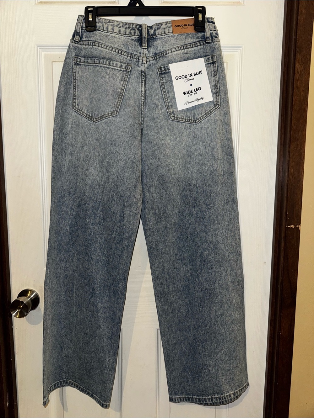 Women's Wide Leg Jeans in Light Blue Wash